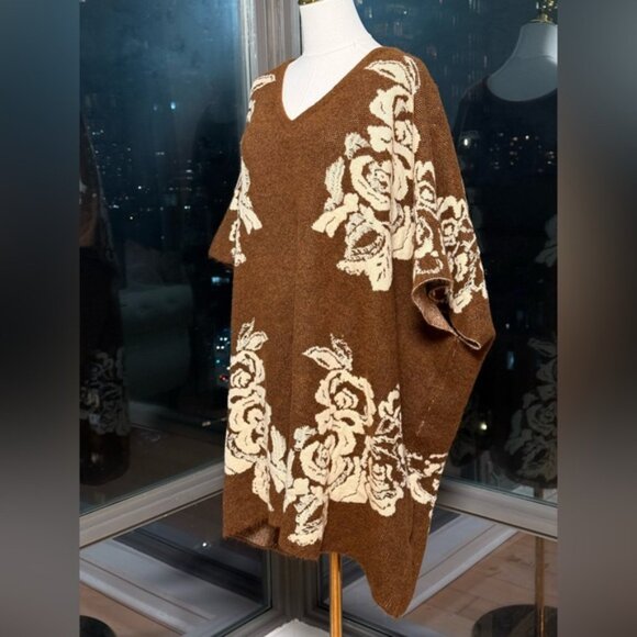 🆕 FARM Rio 🧿 NWOT Brown Poncho Sweater with Rose Floral Knit Detailing, Sz L - Picture 5 of 15